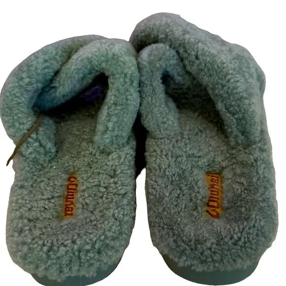 Olukai Hila Heu genuine curly shearling  Slip on left size 7  right size 8