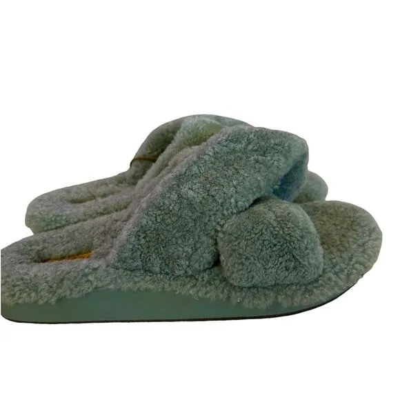 Olukai Hila Heu genuine curly shearling  Slip on left size 7  right size 8