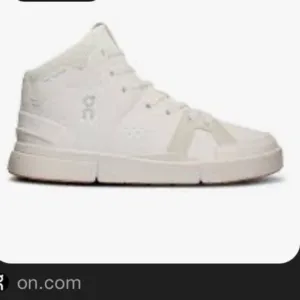 On The Roger Clubhouse Mid /‎ Women's Size 11