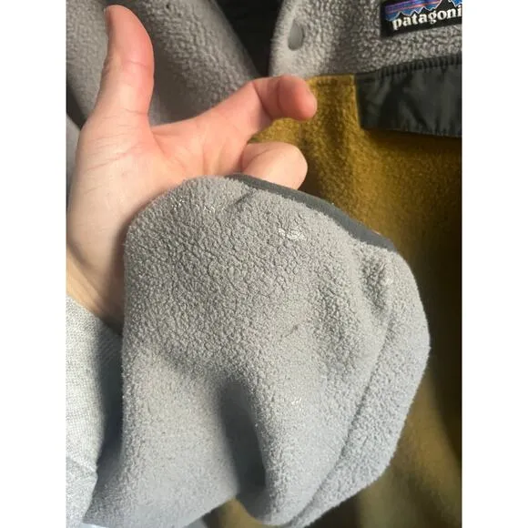 Patagonia synchilla pull over sweater mustard gray size medium