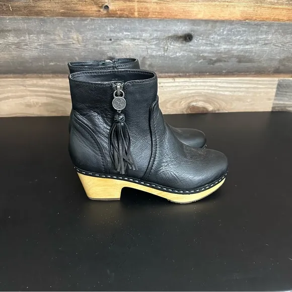Patricia Nash Rafael Women's Booties Black Leather Side Zip Wood Heel 7M NEW