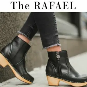 Patricia Nash Rafael Women's Booties Black Leather Side Zip Wood Heel 7M NEW