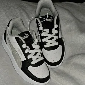 Puma Kids Black White Gray Court Sneakers Casual Sporty Low-Top Design Size 13