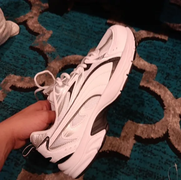 Puma Milenio Tech Warm White Silver Men Unisex LifeStyle Casual Shoes size 10.5