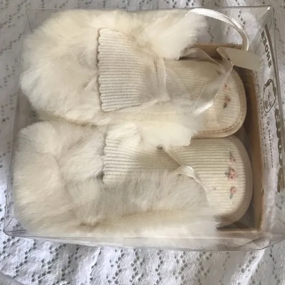 Rare Vintage 1950’s Fur Lined Baby Shoes