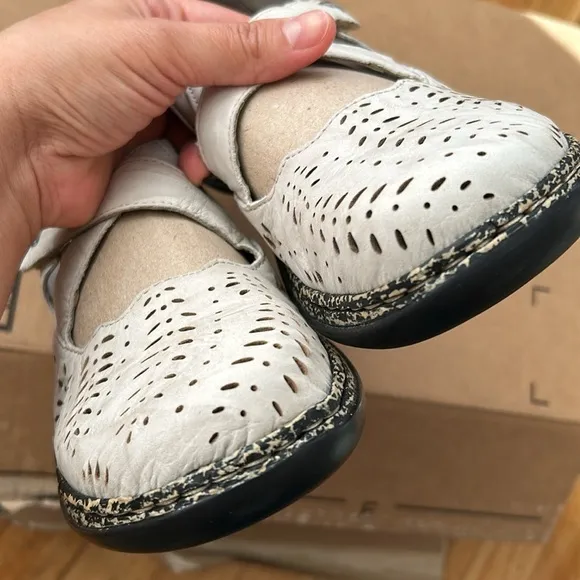 Rieker Women Daisy Mary Jane Shoe cream Gray  colorBlock closed ballerina  9.5 M
