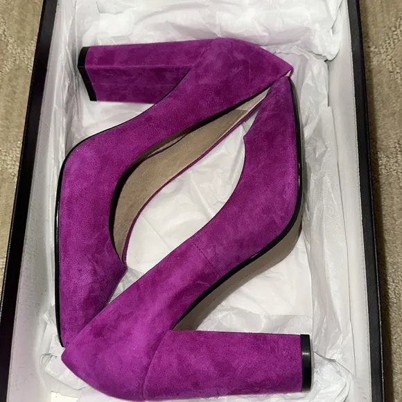 Saks Fifth Avenue Ultra Violet Suede Pointed Toe Chunky Heel Pump - EUC