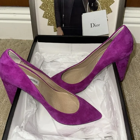Saks Fifth Avenue Ultra Violet Suede Pointed Toe Chunky Heel Pump - EUC