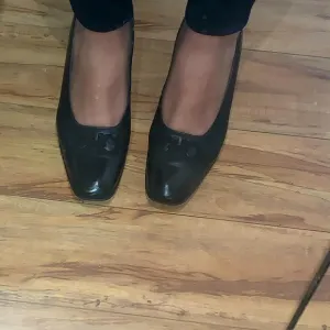 salvatore ferragamo Gancini Logo Pumps