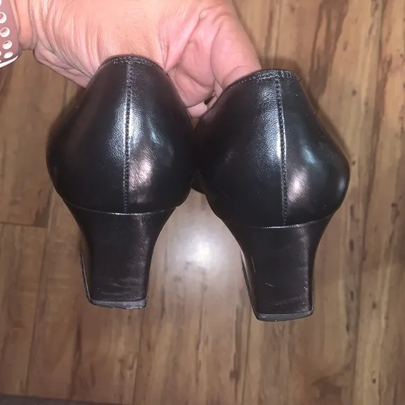 salvatore ferragamo Gancini Logo Pumps