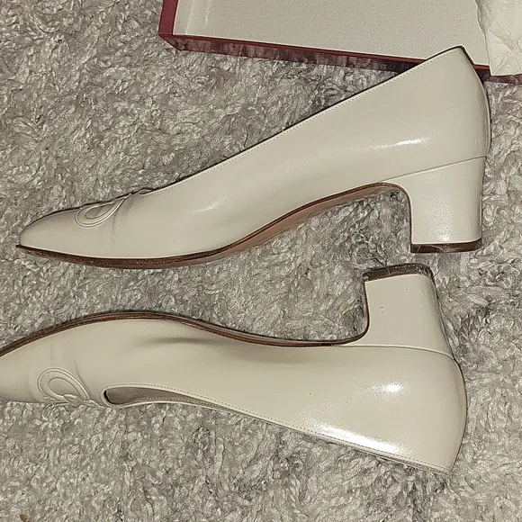 SALVATORE FERRAGAMO  VINTAGE/  BONE SHOES