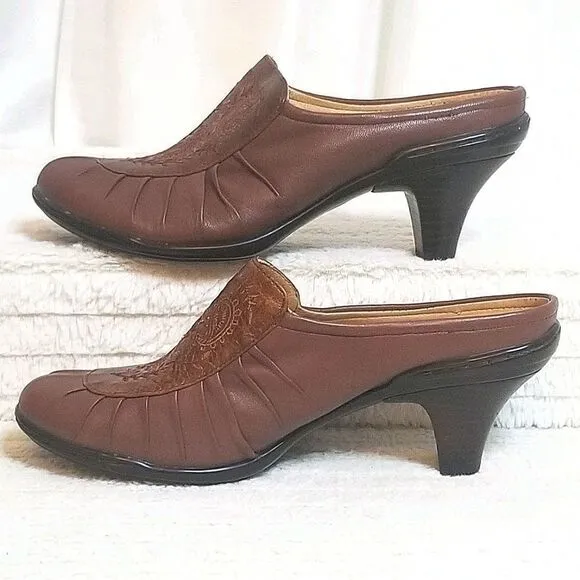 Sofft Leather Clogs (size 7M)