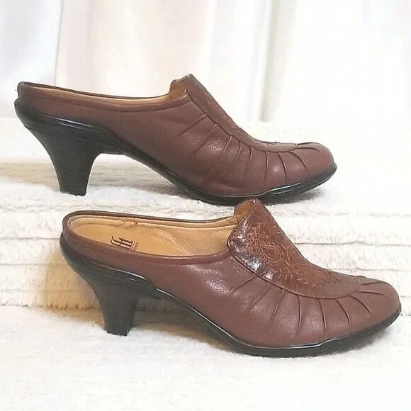 Sofft Leather Clogs (size 7M)