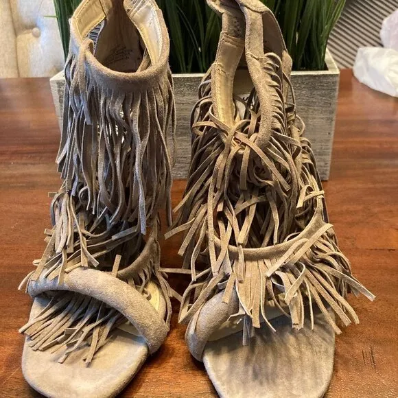 Steve Madden Taupe Fringly Sandals  Size 8