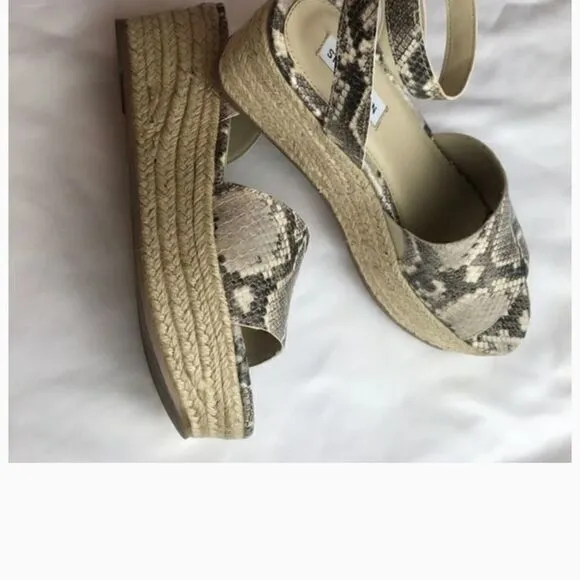 STEVE MADDEN CROC MOTIF PLATFORM SANDALS.…