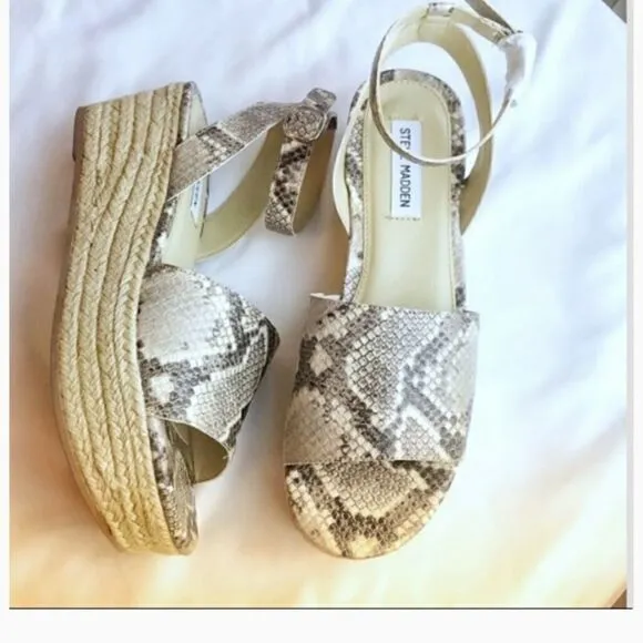 STEVE MADDEN CROC MOTIF PLATFORM SANDALS.…