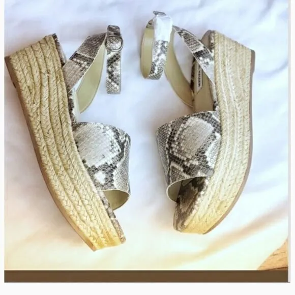 STEVE MADDEN CROC MOTIF PLATFORM SANDALS.…