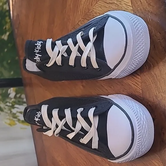 Sticky Kicks kids 2 black white lace up velcro sided canvas athletic sneakers