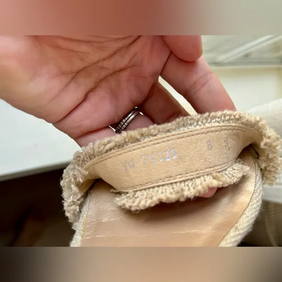 Stuart Weitzman Chaingang Frayed Sandals Women’s 8 Oat Tan Nude Buckle Fringe
