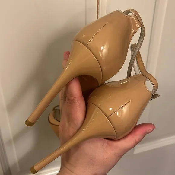 Stuart Weitzman Nudist Heel - brand new - size EU 40 US 9,5- nude patent leather