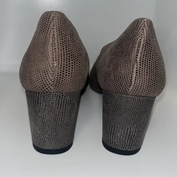 Stuart Weitzman Solar Goosebump Napa Leather Pump Heels Funghi Brown Women 10 N