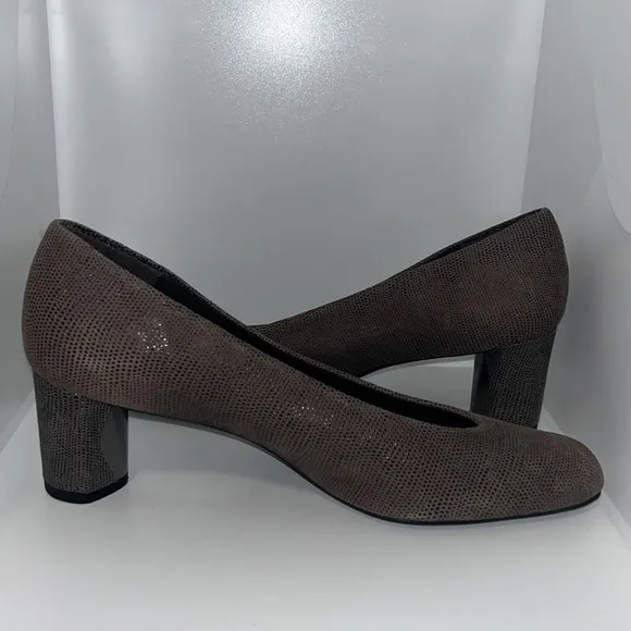 Stuart Weitzman Solar Goosebump Napa Leather Pump Heels Funghi Brown Women 10 N