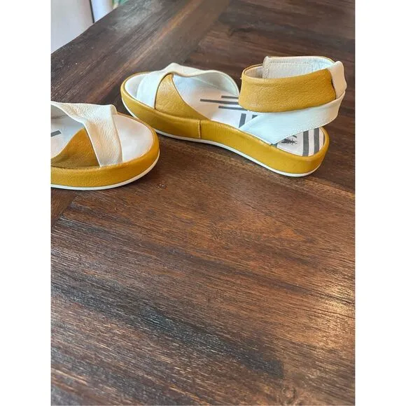 Super cute Fly London Sandal