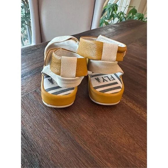Super cute Fly London Sandal