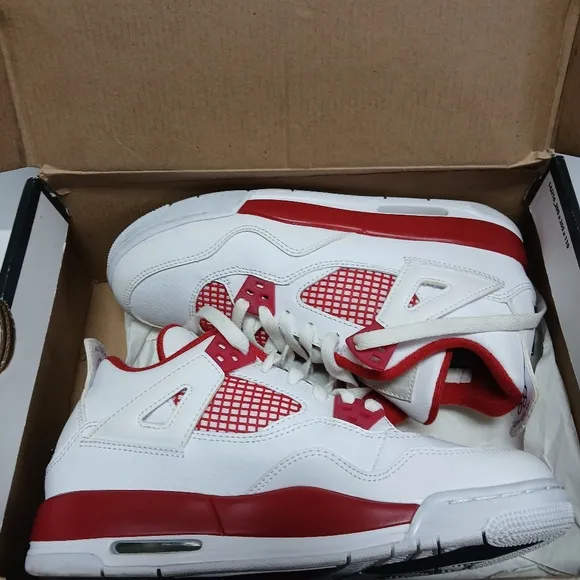 Sz 5Y Red And White Retro Air Jordan Tennis Shoes