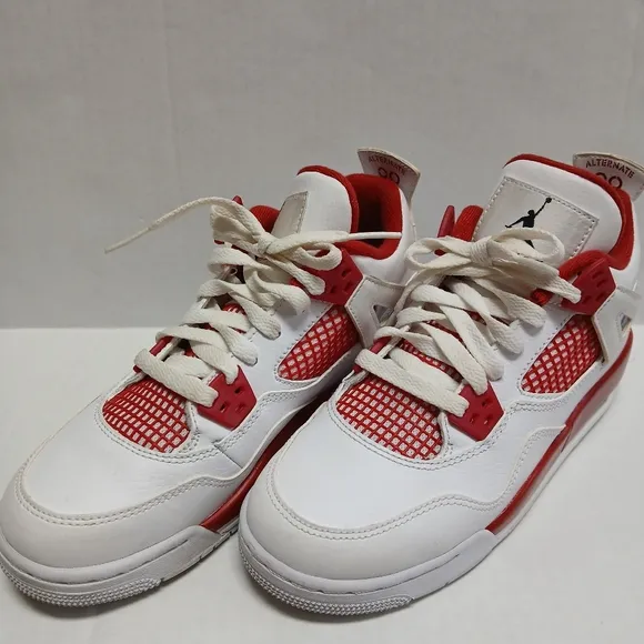 Sz 5Y Red And White Retro Air Jordan Tennis Shoes