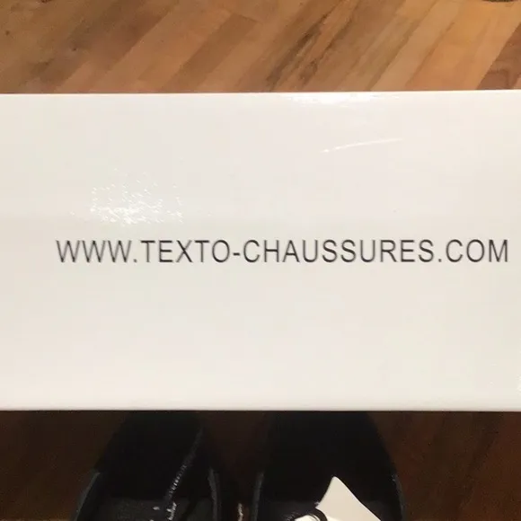 Texto lace up leather chunky sole shoes. Shimmery Black. NWB 9.5 8.5