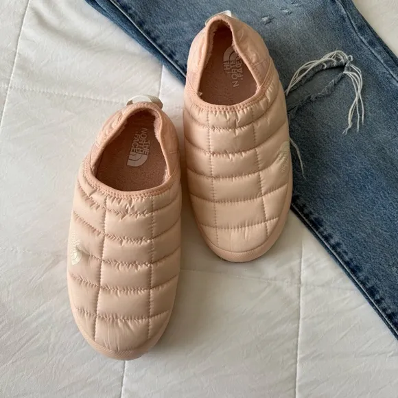 The North Face Pink Quilted Slip-On Thermal Pink Women Shoes Size 8