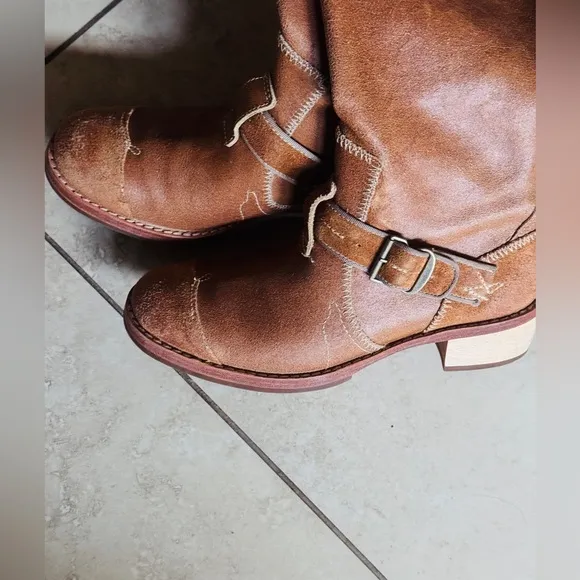 Timberland Leather Boots Women’s Size 6 Classic Slip-On Style