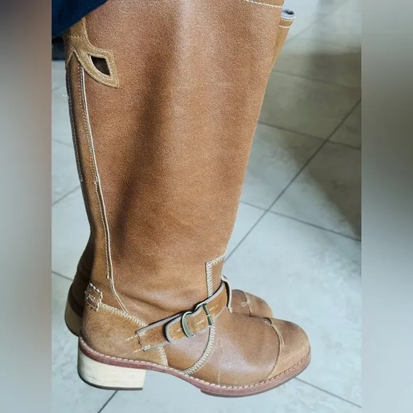 Timberland Leather Boots Women’s Size 6 Classic Slip-On Style