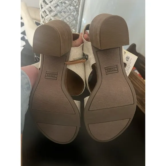 Toms Sandals Womens 8.5 Majorca Cutout Ankle Straps Beige Suede Side Zip Heeled