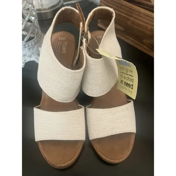Toms Sandals Womens 8.5 Majorca Cutout Ankle Straps Beige Suede Side Zip Heeled