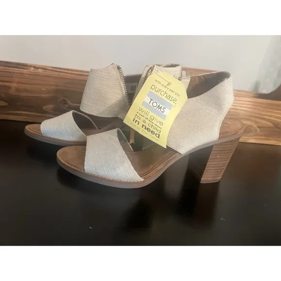 Toms Sandals Womens 8.5 Majorca Cutout Ankle Straps Beige Suede Side Zip Heeled