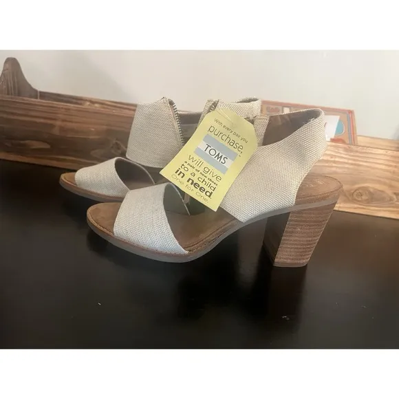 Toms Sandals Womens 8.5 Majorca Cutout Ankle Straps Beige Suede Side Zip Heeled