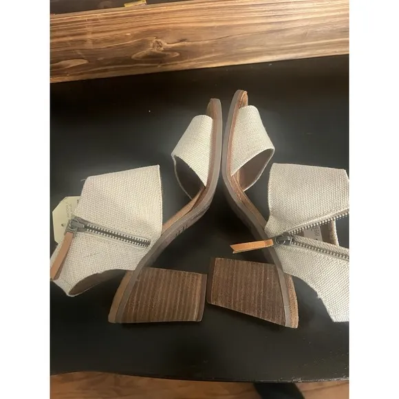 Toms Sandals Womens 8.5 Majorca Cutout Ankle Straps Beige Suede Side Zip Heeled