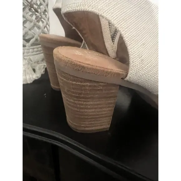 Toms Sandals Womens 8.5 Majorca Cutout Ankle Straps Beige Suede Side Zip Heeled