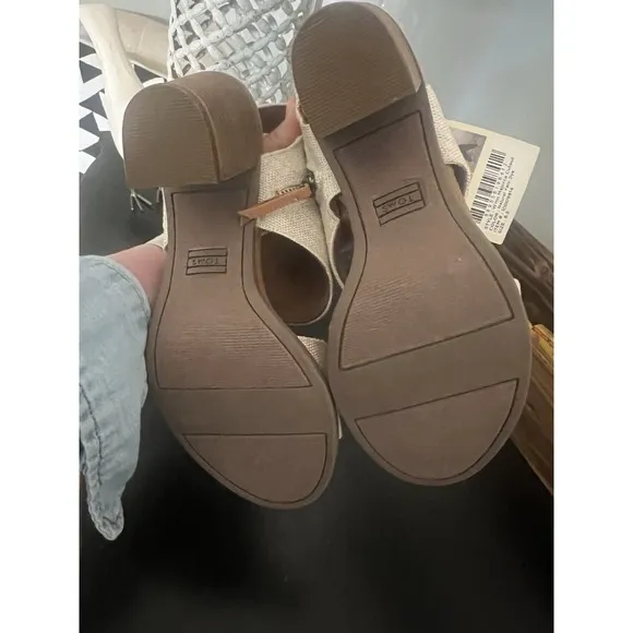 Toms Sandals Womens 8.5 Majorca Cutout Ankle Straps Beige Suede Side Zip Heeled