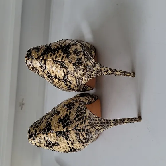 Tory Burch high heels women's shoes size 7M snake print