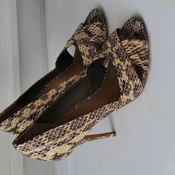 Tory Burch high heels women's shoes size 7M snake print