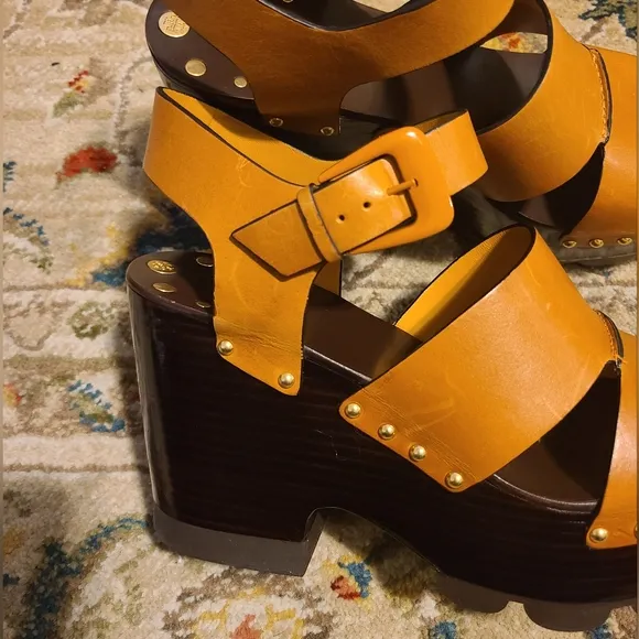 TORY BURCH Stud Platform Sandal In Caramel