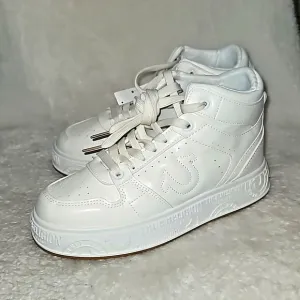 True Religion Shane  Brand Jeans Women High Top White Sneaker Size 8