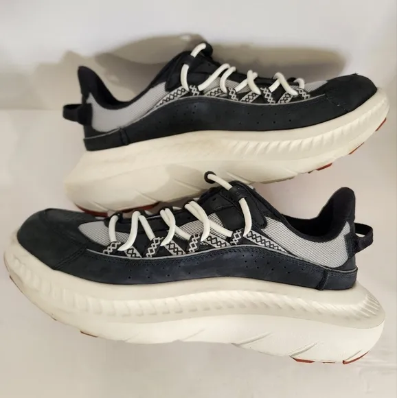 UGG Men's Gray/White Low-Top Sports Casual Shoes CA805 V2 Remix Sneakers, sz 8.5