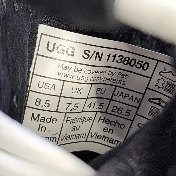 UGG Men's Gray/White Low-Top Sports Casual Shoes CA805 V2 Remix Sneakers, sz 8.5