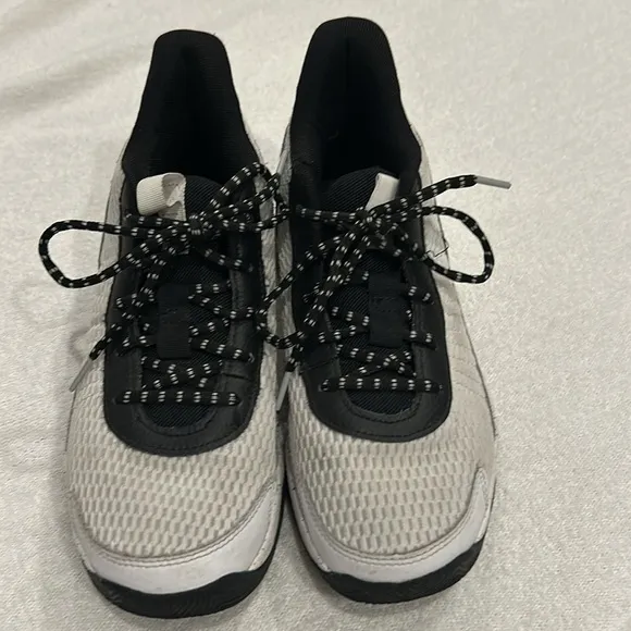 Under Armour Curry Basketball Shoes White Black Size 7Y