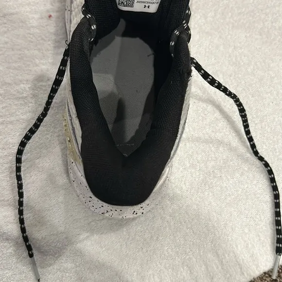 Under Armour Curry Basketball Shoes White Black Size 7Y