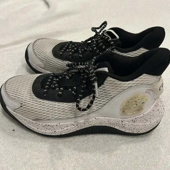 Under Armour Curry Basketball Shoes White Black Size 7Y